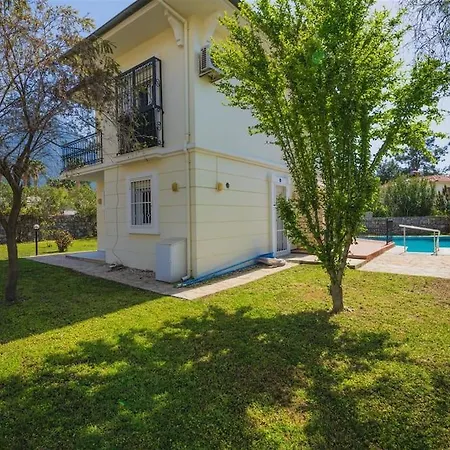 Villa Oludeniz Ovacikta Genis Bahceli Ozel Havuzlu Fethiye