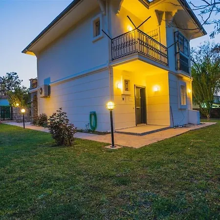Oludeniz Ovacikta Genis Bahceli Ozel Havuzlu Villa Fethiye