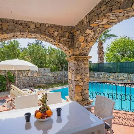 Villa Oludeniz Ovacikta Genis Bahceli Ozel Havuzlu Fethiye