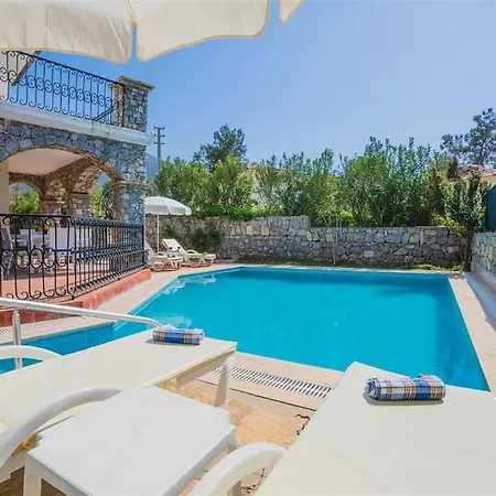 Oludeniz Ovacikta Genis Bahceli Ozel Havuzlu Vila Fethiye