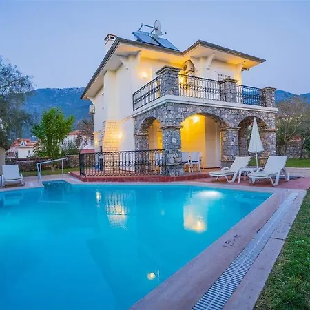 Oludeniz Ovacikta Genis Bahceli Ozel Havuzlu Vila Fethiye