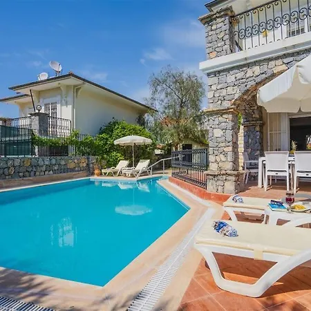 Vila Oludeniz Ovacikta Genis Bahceli Ozel Havuzlu Fethiye