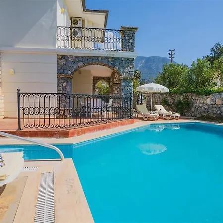 Oludeniz Ovacikta Genis Bahceli Ozel Havuzlu Vila Fethiye